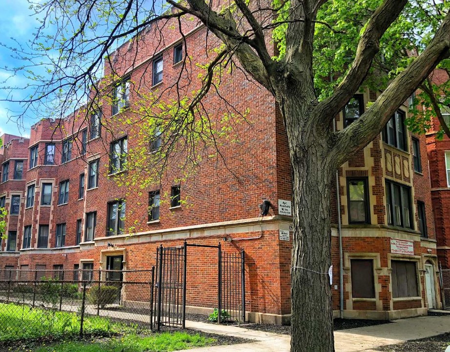 6940 S. Oglesby in Chicago, IL - Building Photo