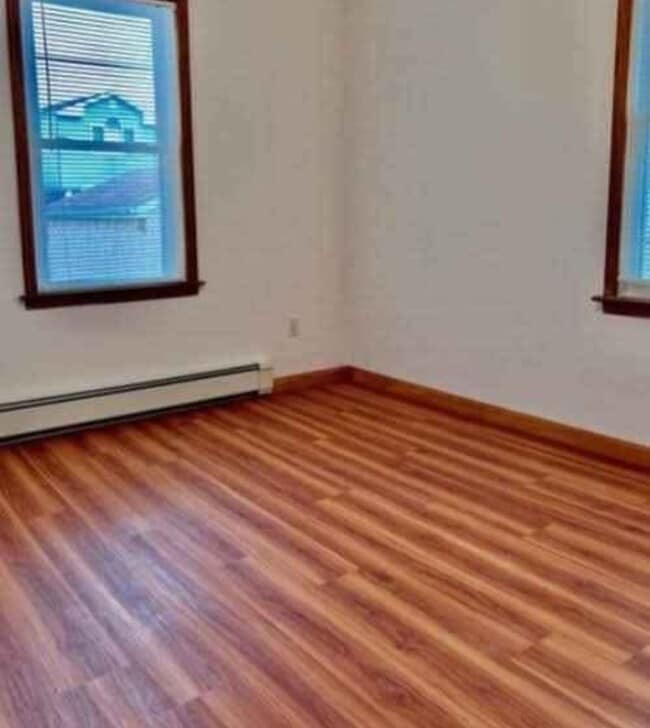 6537 79th Pl in Middle Village, NY - Foto de edificio - Building Photo