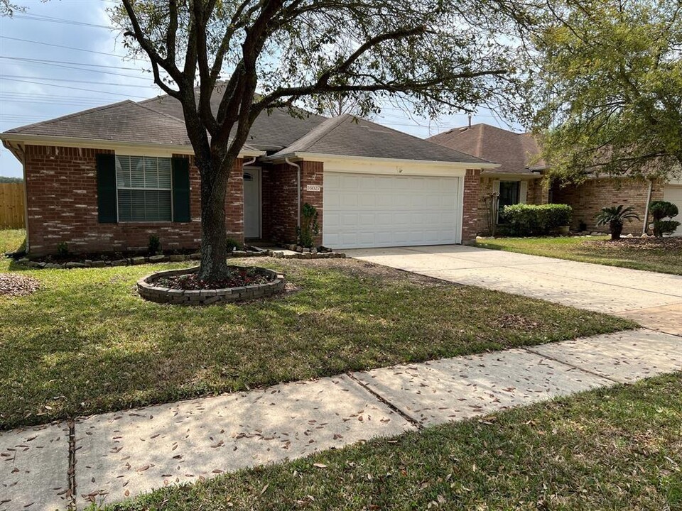 16027 Speyburn Ct in Houston, TX - Building Photo