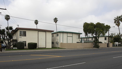 Courtyard Apartments in Westminster, CA - Building Photo - Building Photo