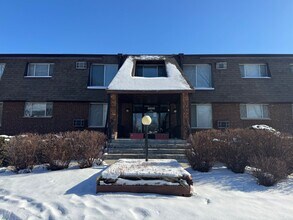 5858 Anthony Pl in Monona, WI - Building Photo - Building Photo