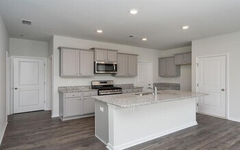 568 Turpentine Trl in Savannah, GA - Building Photo - Building Photo