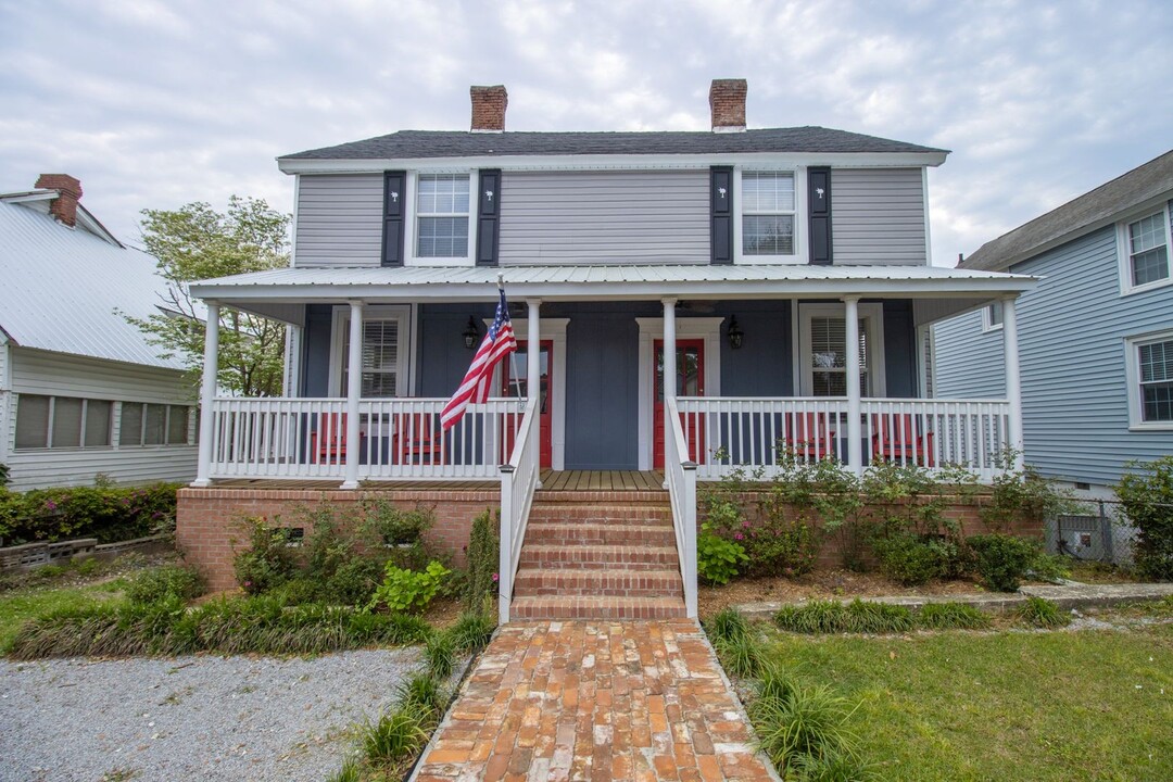 203 Oliver St in West Columbia, SC - Building Photo