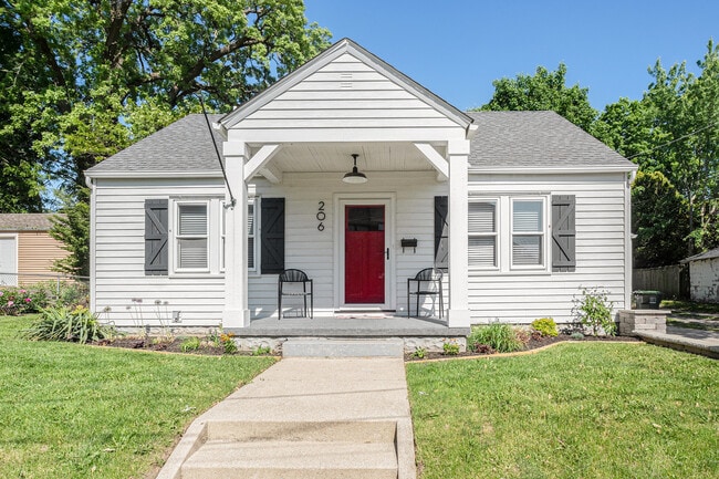 206 Academy St in Valparaiso, IN - Building Photo - Building Photo