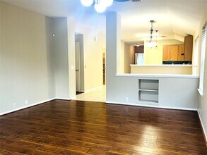 17314 S Summit Canyon Dr in Houston, TX - Building Photo - Building Photo