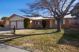 1612 Pablo Ct NE in Albuquerque, NM - Building Photo - Building Photo