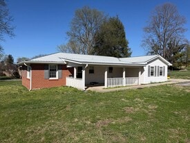 658 Whitson Chapel Rd in Cookeville, TN - Building Photo