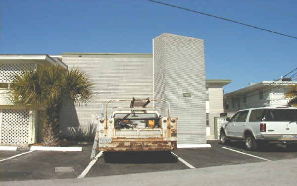 17620 Lee Ave in Redington Shores, FL - Building Photo