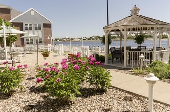 The Rivers I Senior Living in Oshkosh, WI - Building Photo - Building Photo