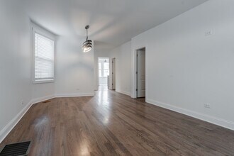 2922 N Rockwell St, Unit 1 in Chicago, IL - Building Photo - Building Photo