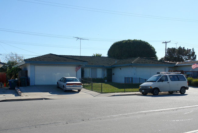 8424-8426 Henderson Rd in Ventura, CA - Foto de edificio - Building Photo