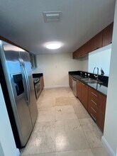 1800 N Bayshore Dr, Unit 2802 in Miami, FL - Building Photo - Building Photo