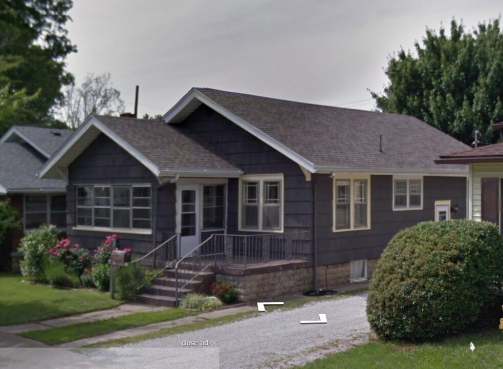 2902 Fenwood Ave in Terre Haute, IN - Building Photo