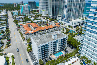 Leisure House Condominium in Fort Lauderdale, FL - Building Photo - Building Photo