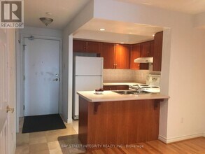 125 Omni Dr in Toronto, ON - Building Photo - Building Photo