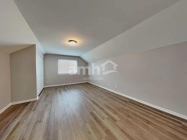 3 Rochelle Ct in Lake In The Hills, IL - Building Photo - Building Photo