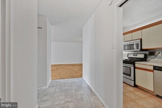 5500 Friendship Blvd, Unit 1826N in Chevy Chase, MD - Foto de edificio - Building Photo