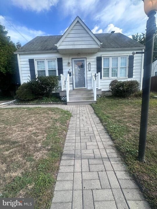 808 N Warren St in Pottstown, PA - Building Photo