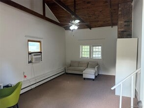 10 Oakwood Ave in Miller Place, NY - Building Photo - Building Photo