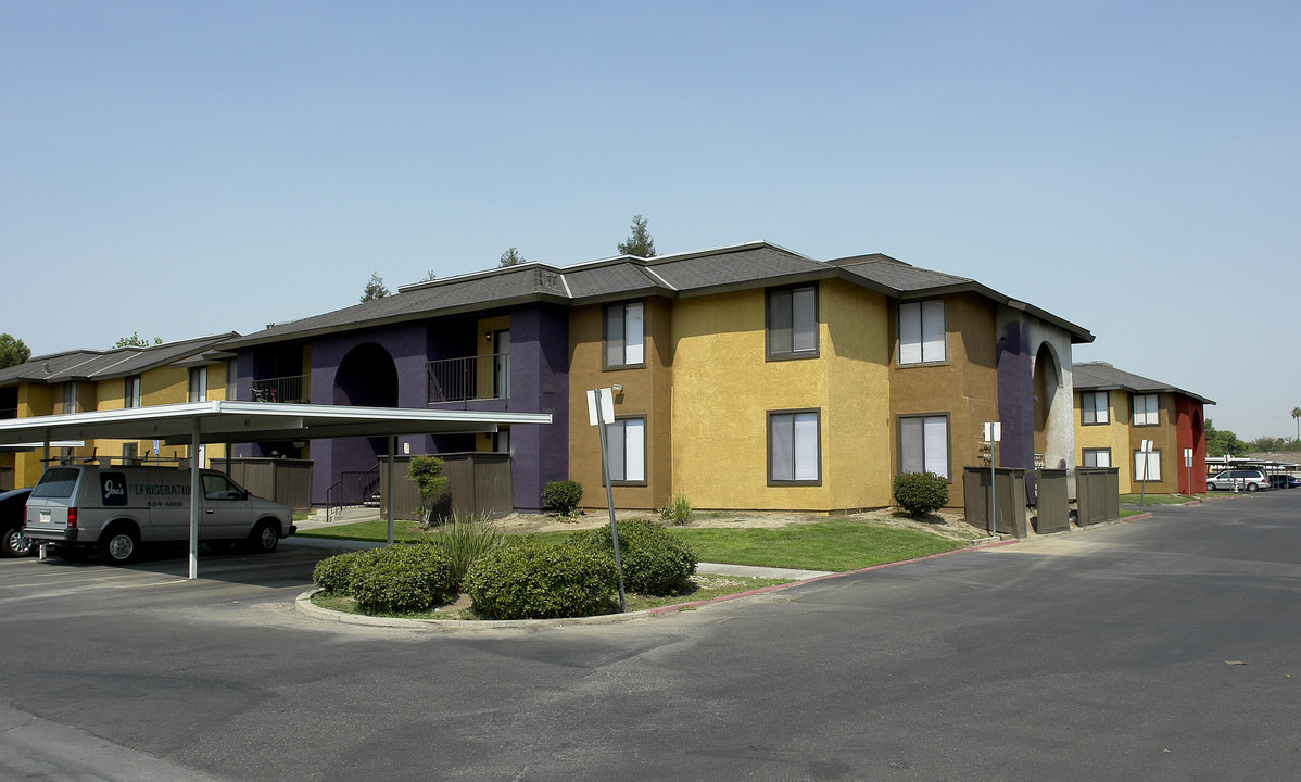 Coventry Place in Bakersfield, CA - Building Photo