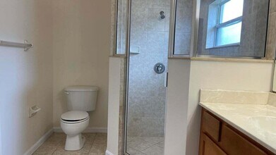 519 SW Laconic Ave in Port St. Lucie, FL - Foto de edificio - Building Photo