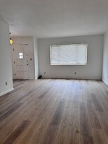 303 Highland Dr in Englewood, OH - Building Photo