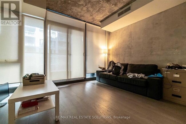 111 Bathurst St in Toronto, ON - Building Photo - Building Photo