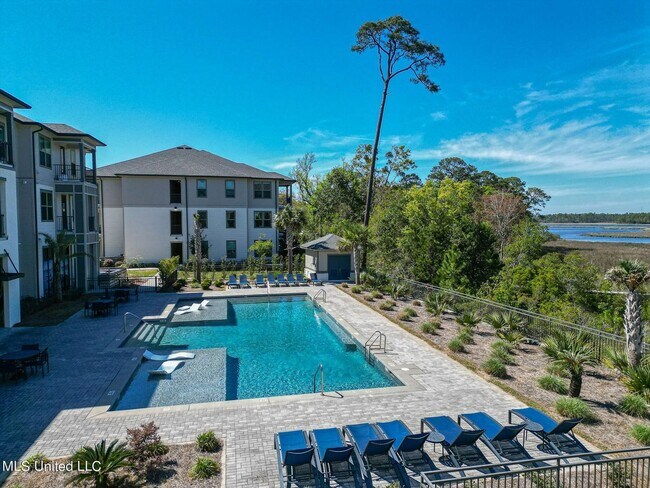 2501 Bienville Blvd in Ocean Springs, MS - Building Photo - Building Photo