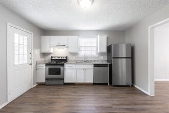 415 Martin Luther King Blvd in Elgin, TX - Building Photo - Building Photo