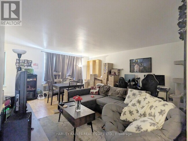 1751-1751 Victoria Park Ave in Toronto, ON - Building Photo - Building Photo