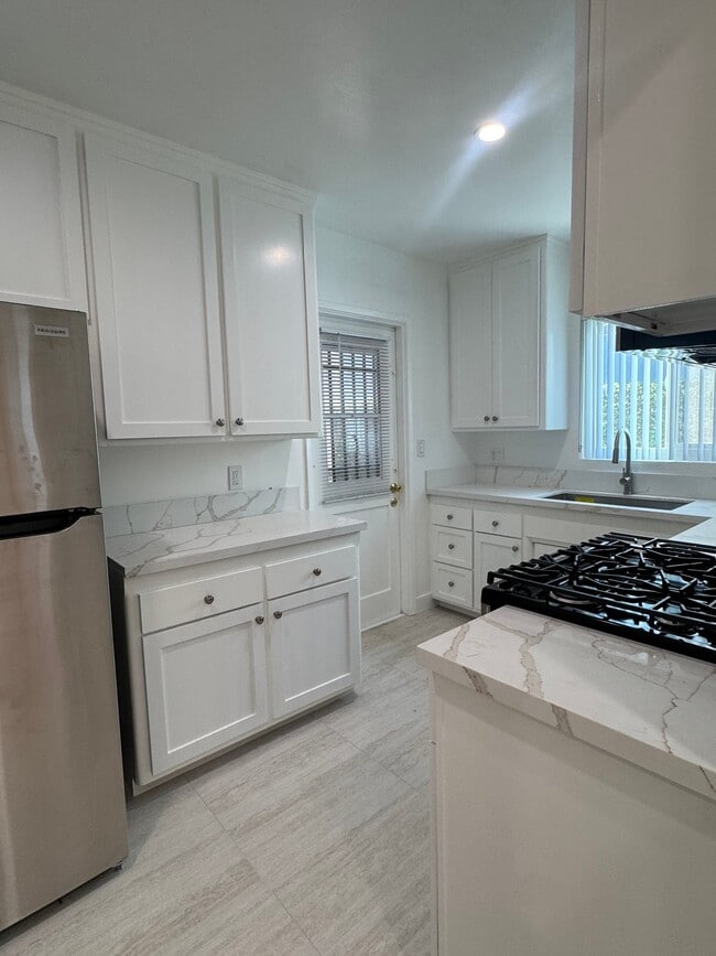 283 S El Molino Ave, Unit 7