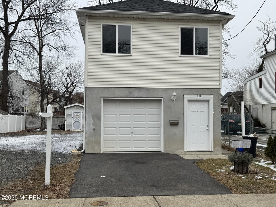 14 Brookside Ave in Keansburg, NJ - Building Photo