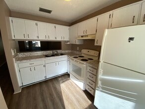 2849 Westmoreland Ct in New Port Richey, FL - Building Photo - Building Photo