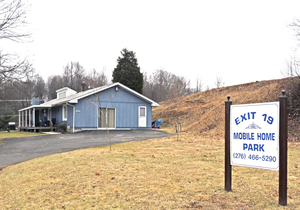 Exit 19 Mobile Home Park in Bristol, VA - Building Photo