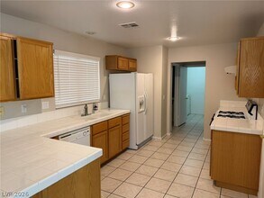 1424 Red Sunset Ave in Henderson, NV - Building Photo - Building Photo