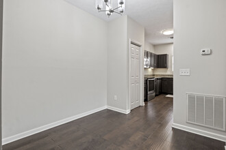 4805 Lyons View Pike, Unit 4805 Lyons View Pike in Knoxville, TN - Foto de edificio - Building Photo
