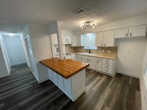 201 N 4th St in Crandall, TX - Building Photo - Building Photo