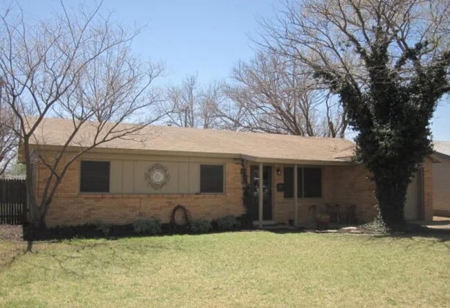5221 41st St in Lubbock, TX - Foto de edificio - Building Photo