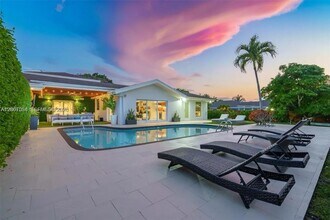 13540 SW 98th Ct in Miami, FL - Building Photo - Building Photo