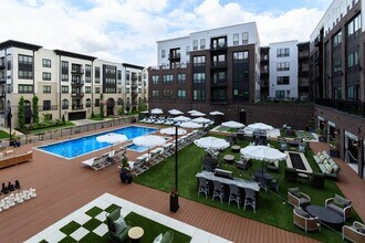 Essex in Columbus, OH - Foto de edificio - Building Photo