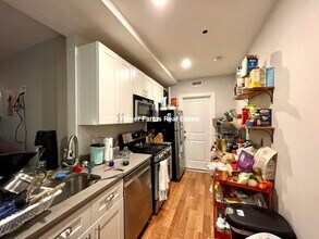 721 Parker St, Unit 1 in Boston, MA - Foto de edificio - Building Photo