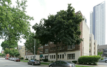 Colonial Apartments in Milwaukee, WI - Building Photo - Building Photo