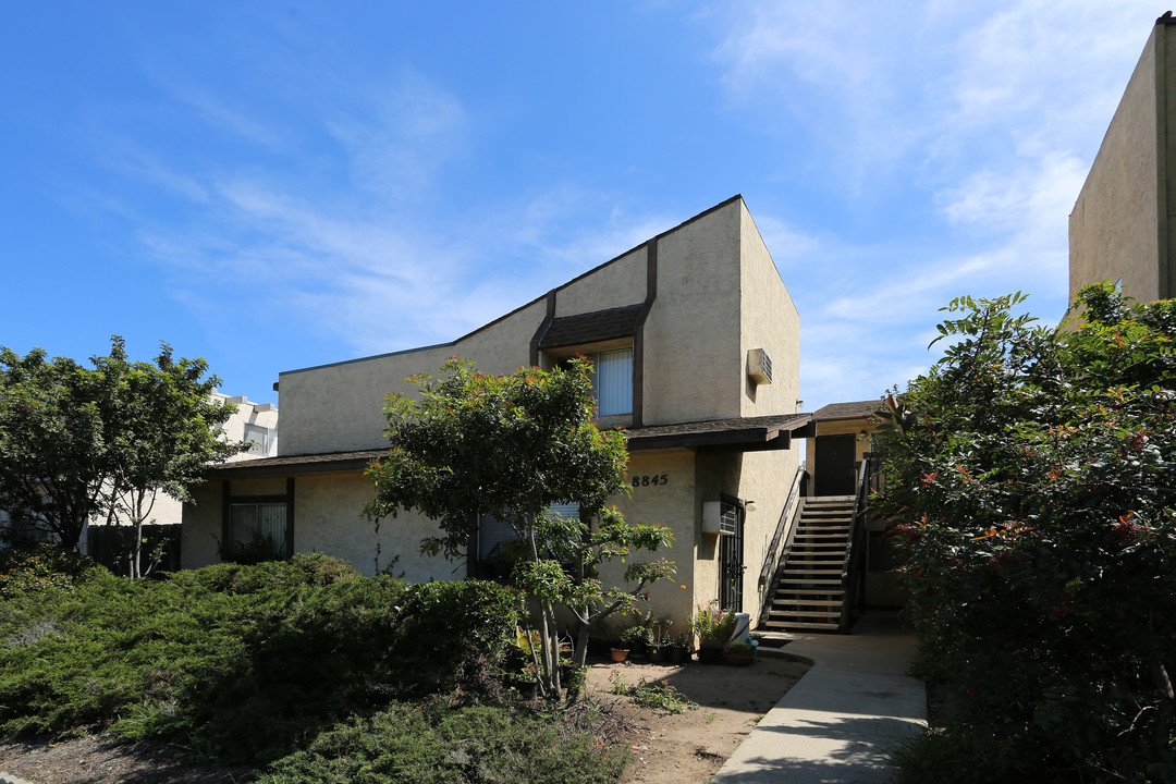 8845 Mira Mesa Blvd in San Diego, CA - Building Photo