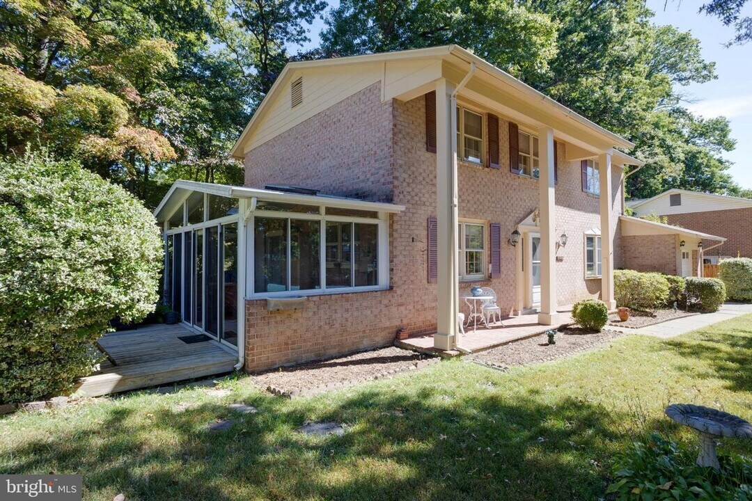 5105 Spring Rock Ct in Fairfax, VA - Building Photo