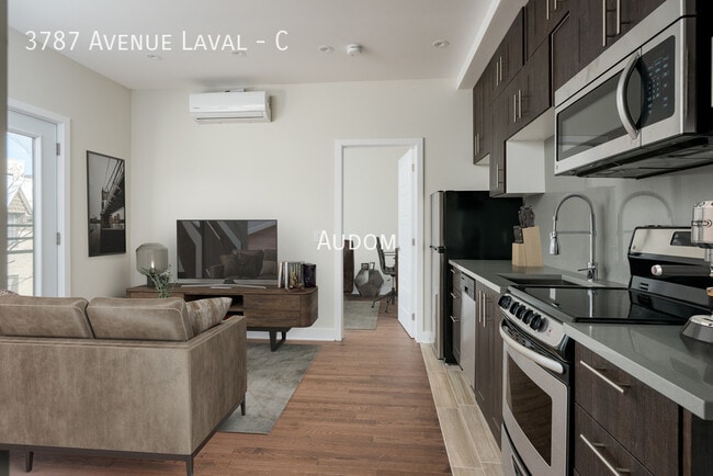 property at 3787 Av. Laval