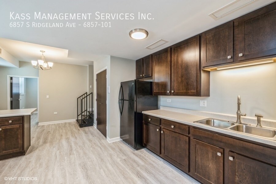 6857 S Ridgeland Ave-Unit -6857-101 in Chicago, IL - Building Photo