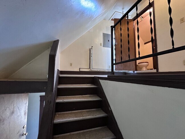 928 Evangeline Rd-Unit -928-Unit 2 -3rd FL in Cleveland, OH - Building Photo - Building Photo