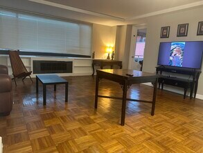 1011 Arlington Blvd, Unit 907 in Arlington, VA - Foto de edificio - Building Photo