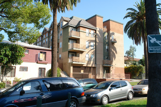 321 S Occidental Blvd in Los Angeles, CA - Building Photo - Building Photo