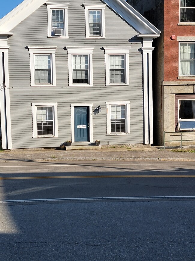 185 Main St, Unit 3rd Floor Studio